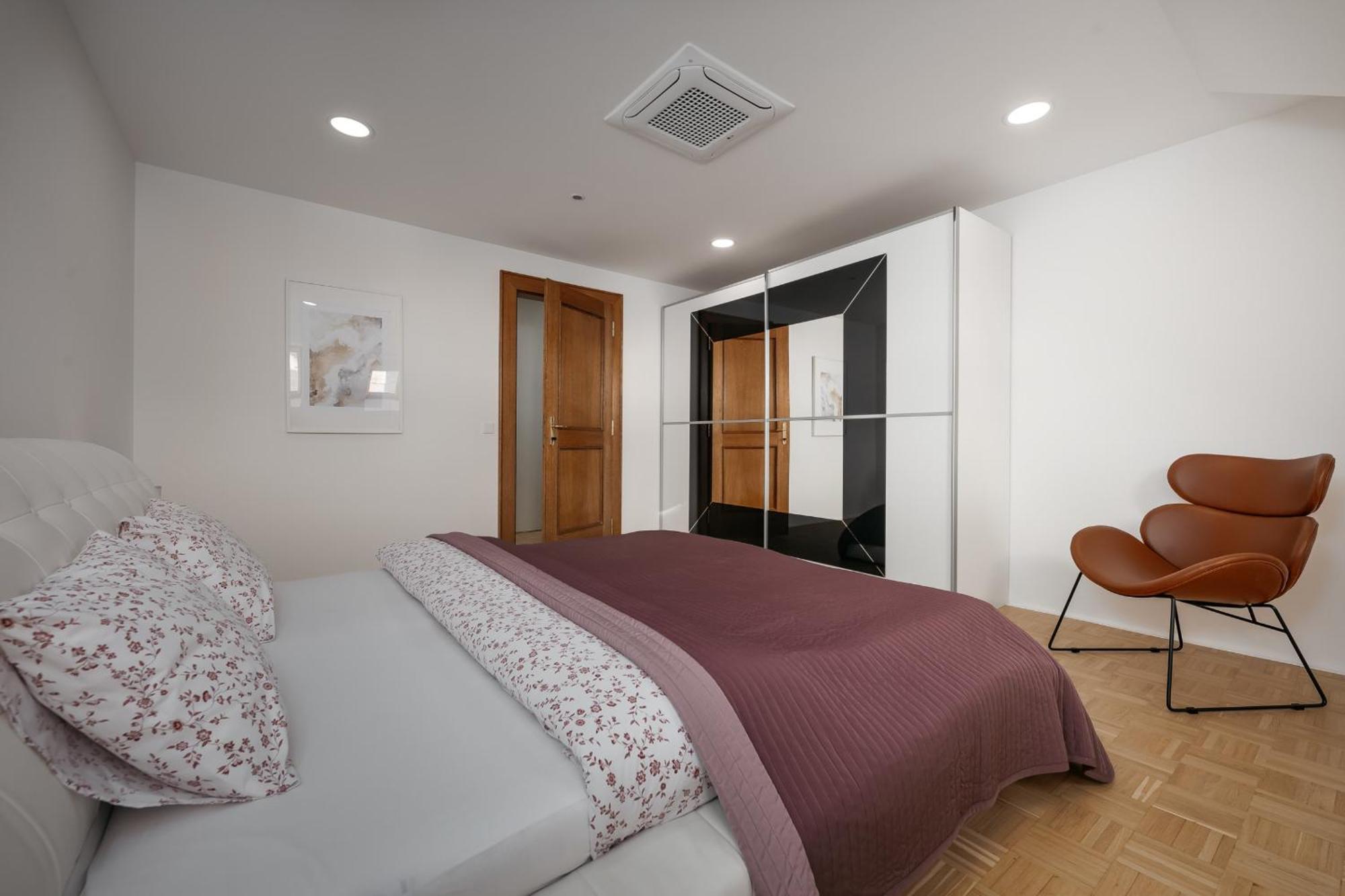 Dot 3 Bdr Apartment With Tyn Cathedral View & Ac Prague Exterior photo