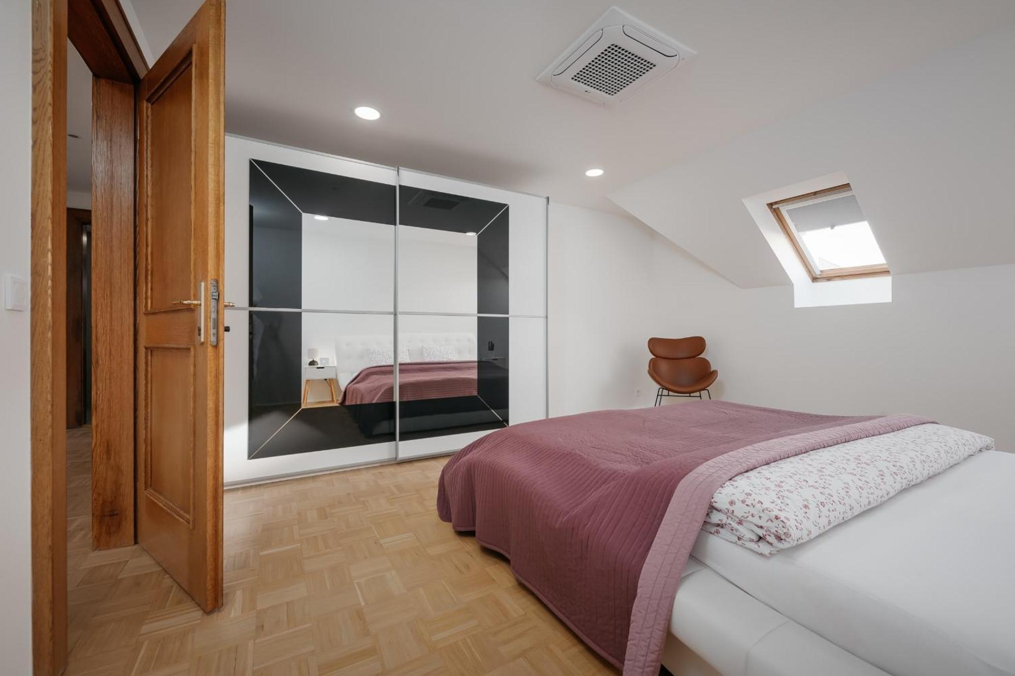 Dot 3 Bdr Apartment With Tyn Cathedral View & Ac Prague Exterior photo